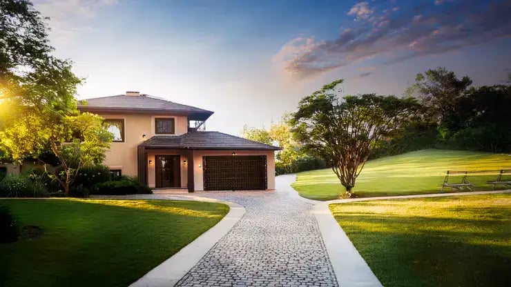 Choosing between fixed and floating mortgage rates when refinancing in NZ? Learn the pros and cons of each option, when to choose fixed vs floating, and how to make the best decision for your situation.