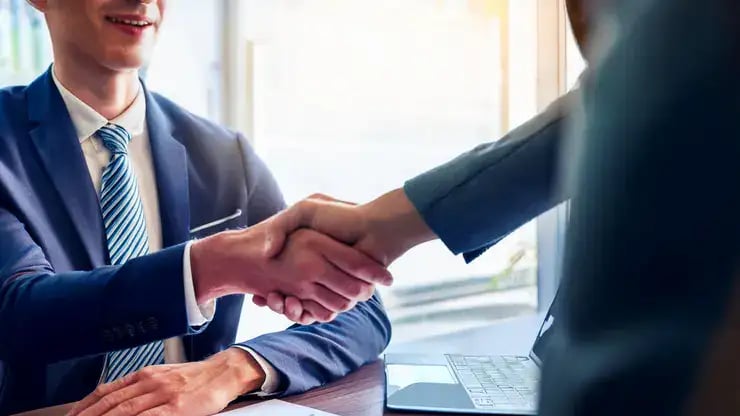 Deciding whether to refinance with your current bank or switch lenders in New Zealand? Compare the pros and cons, understand loyalty vs. better rates, and make the best choice.